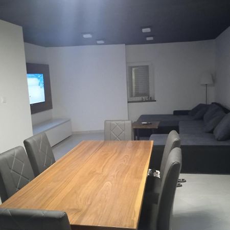 Anton Apartment Povlja  Luaran gambar