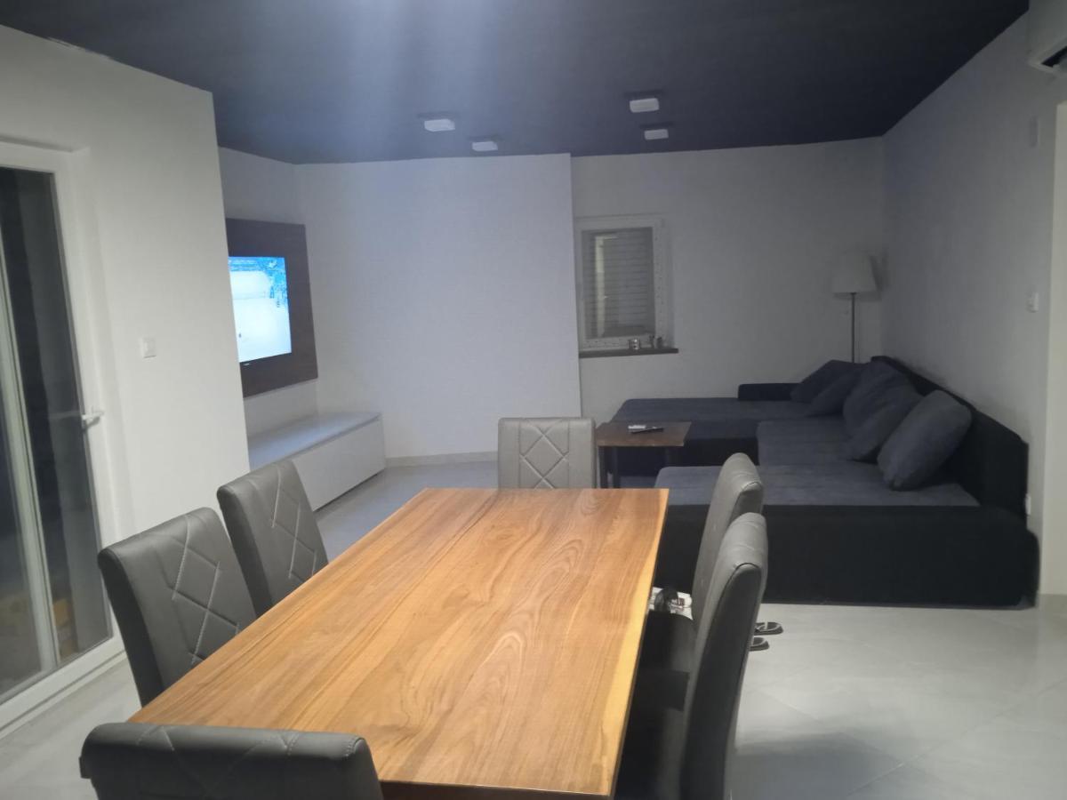 Anton Apartment Povlja  Luaran gambar
